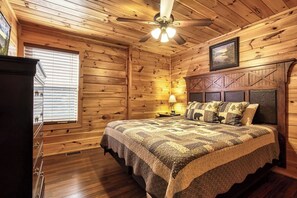 3 bedrooms, iron/ironing board, free WiFi - Starwood, Hot Tub, Mtn Views, $560 In tickets each paid day (Pigeon Forge)