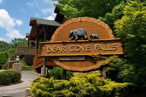 Property grounds - Starwood, Hot Tub, Mtn Views, $560 In tickets each paid day (Pigeon Forge)