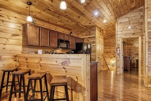 Fridge, microwave, dishwasher, coffee/tea maker - Starwood, Hot Tub, Mtn Views, $560 In tickets each paid day (Pigeon Forge)