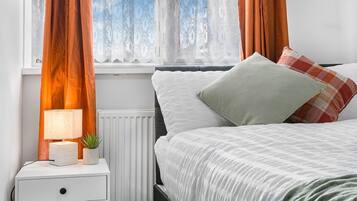 3 bedrooms, iron/ironing board, WiFi, bed sheets