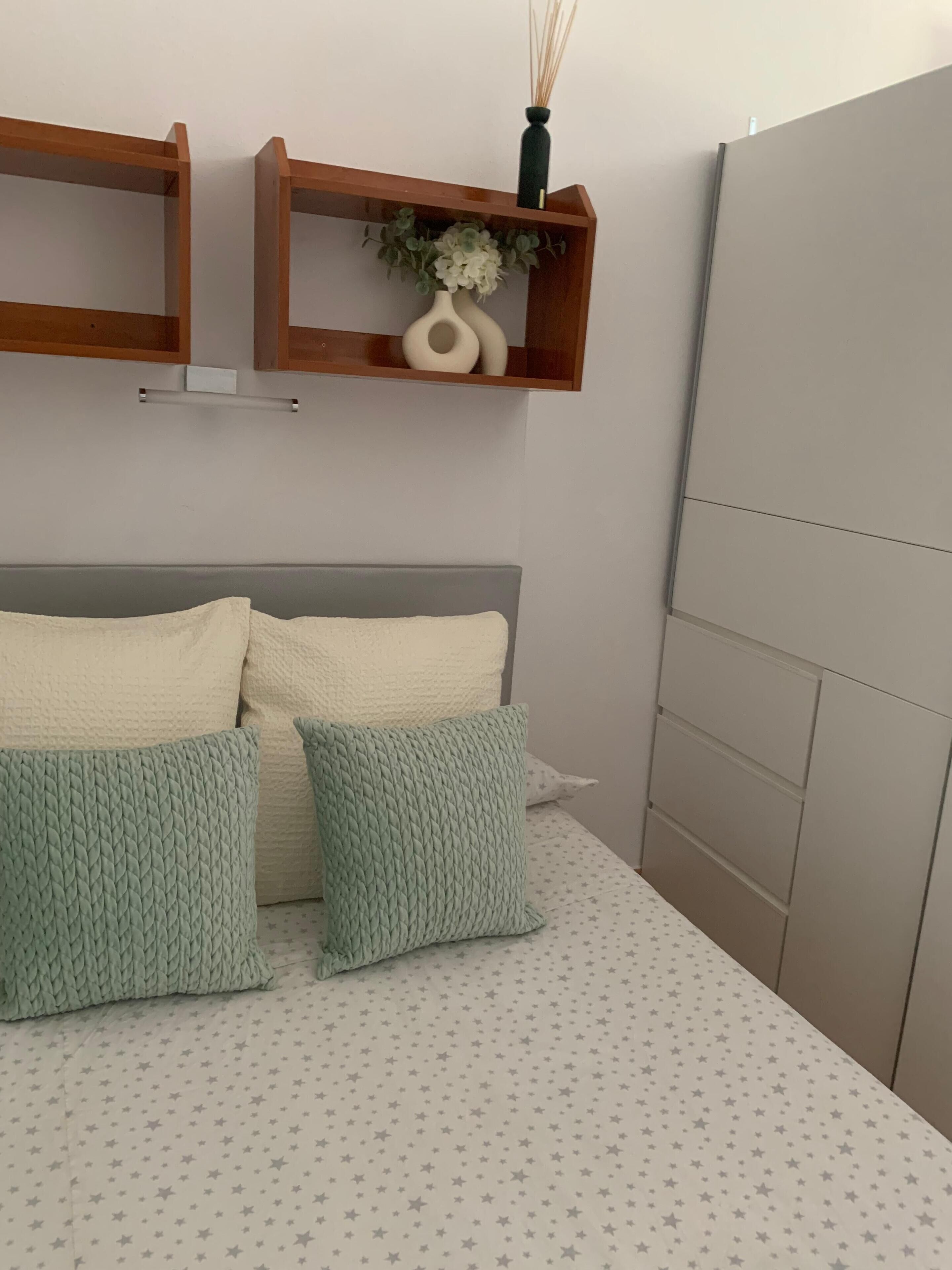 1 dormitori, planxa i posts de planxar, wifi i roba de llit 