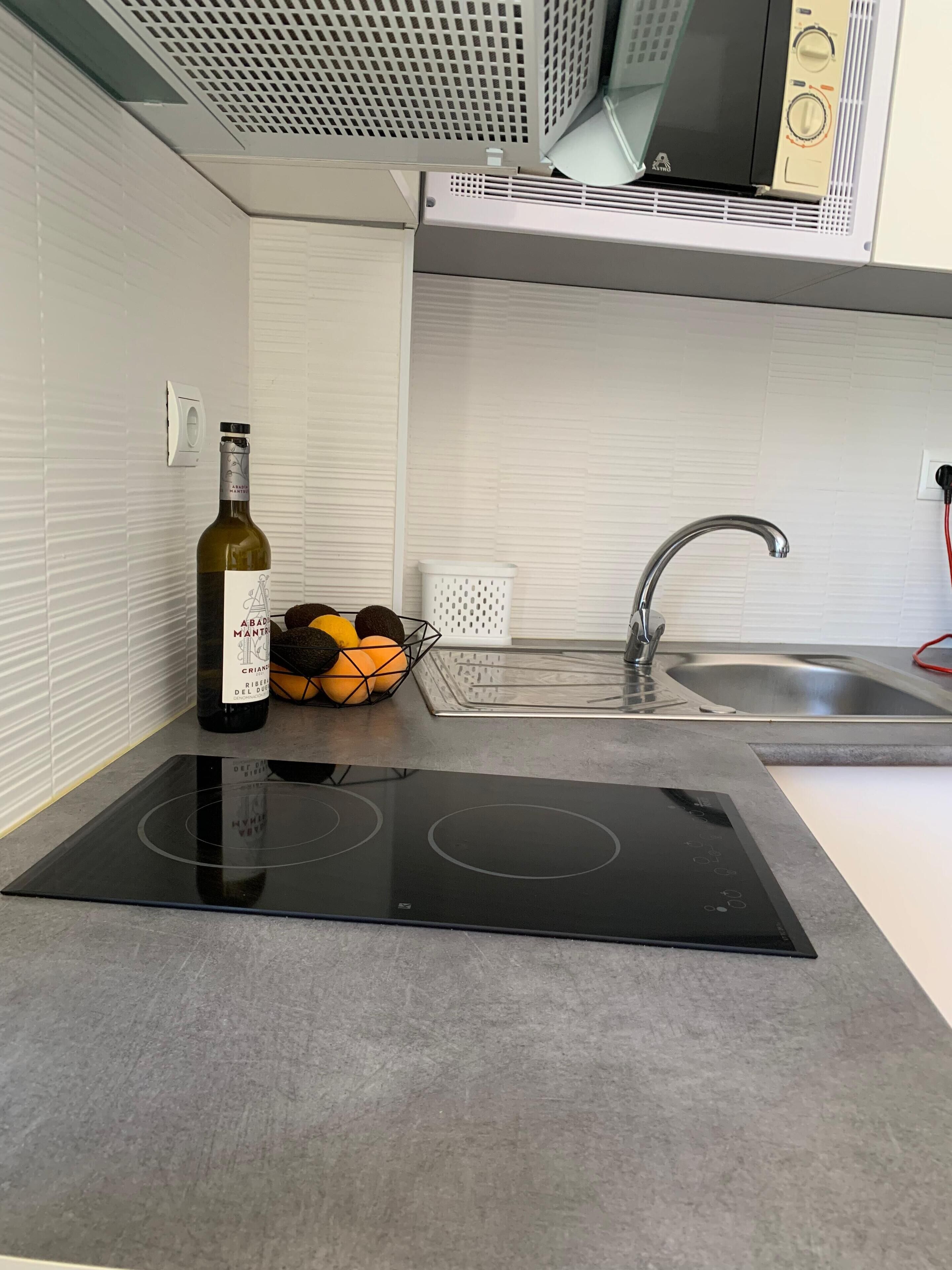 Frigorífic, microones, forn i placa de cuina 