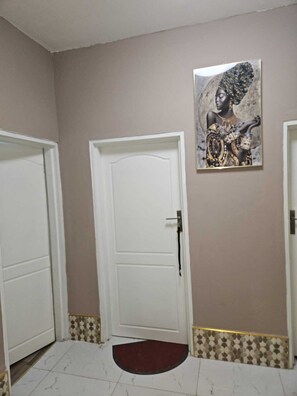 3 chambres, bureau, espace de travail pour ordinateur portable