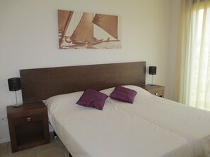 2 chambres, fer et planche à repasser, Wi-Fi, draps fournis