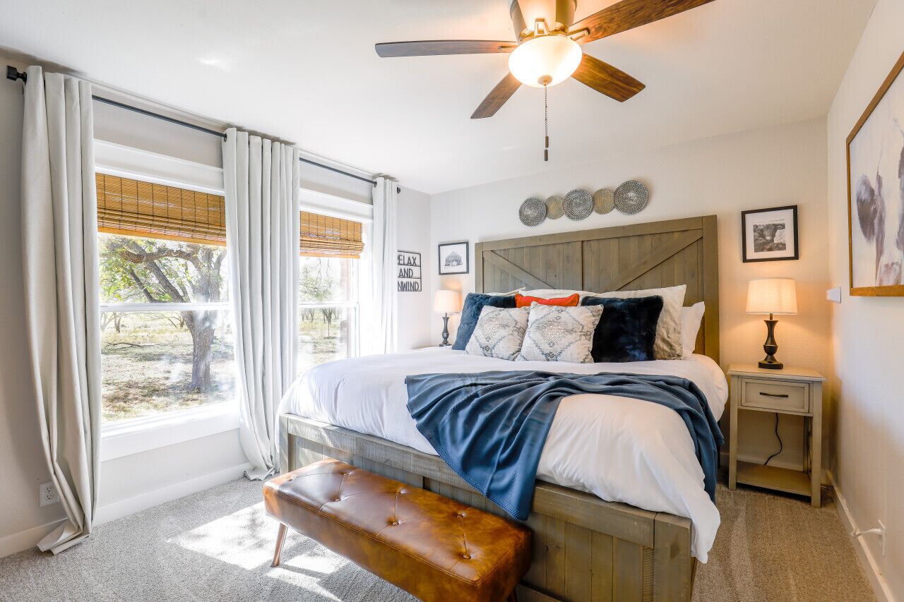 4 bedrooms, desk, iron/ironing board, travel crib