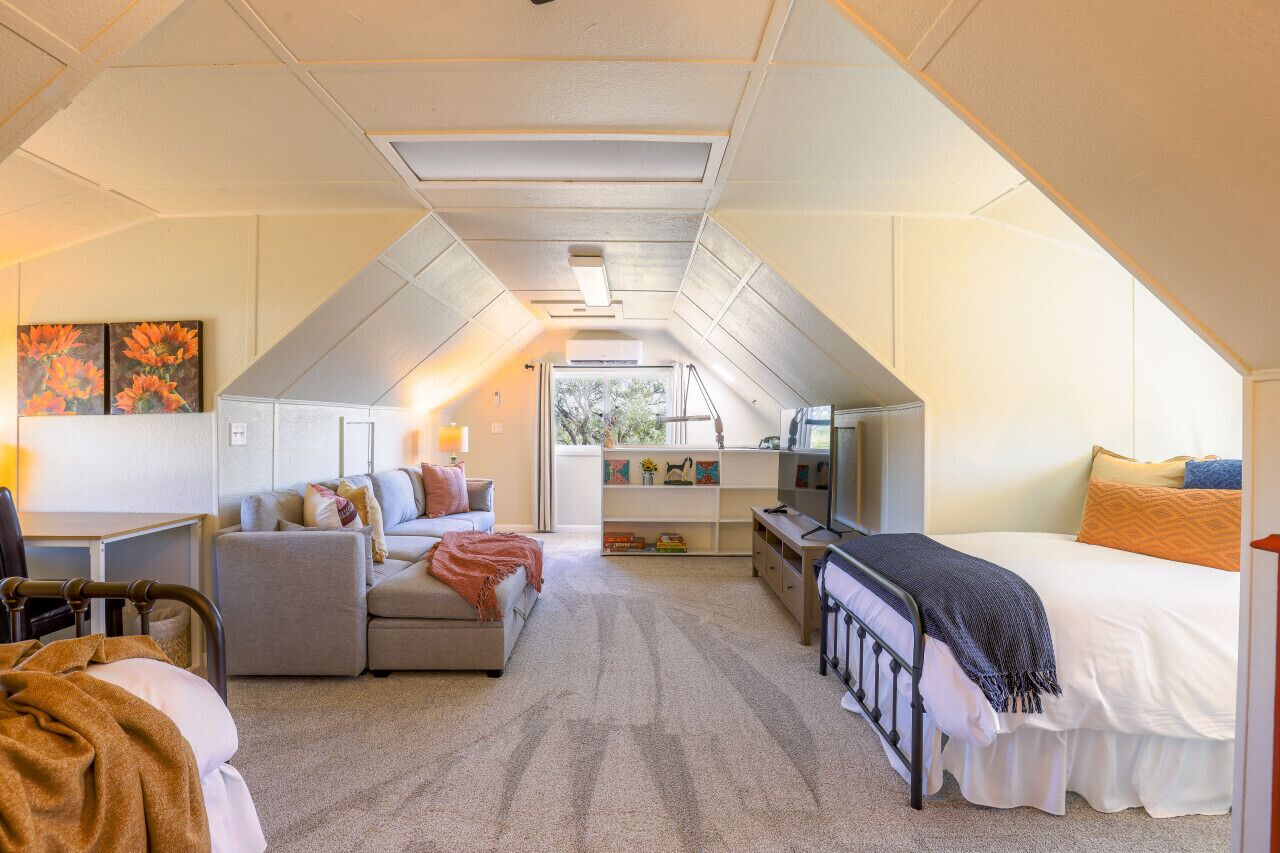 4 bedrooms, desk, iron/ironing board, travel crib