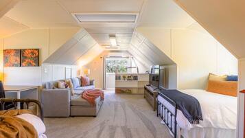 4 chambres, bureau, fer et planche à repasser, lit parapluie