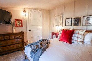 4 bedrooms, iron/ironing board, travel cot, free WiFi - Country Charm, Scenic 4BR Farmhouse w/Fire pit (Santa Anna)
