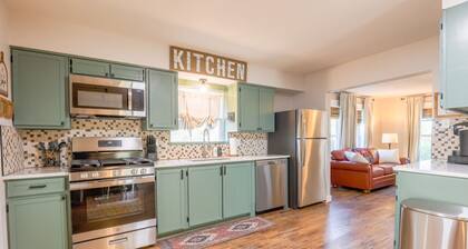 Spacious 4BR Ranch Wildlife Firepit Patios