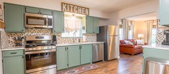 Spacious 4BR Ranch Wildlife Firepit Patios