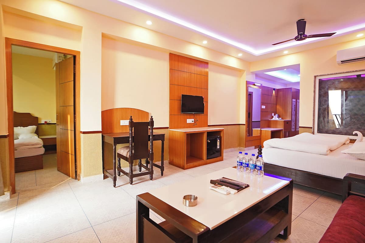 Family Quadruple Room | Hypo-allergenic bedding, minibar, desk, laptop workspace