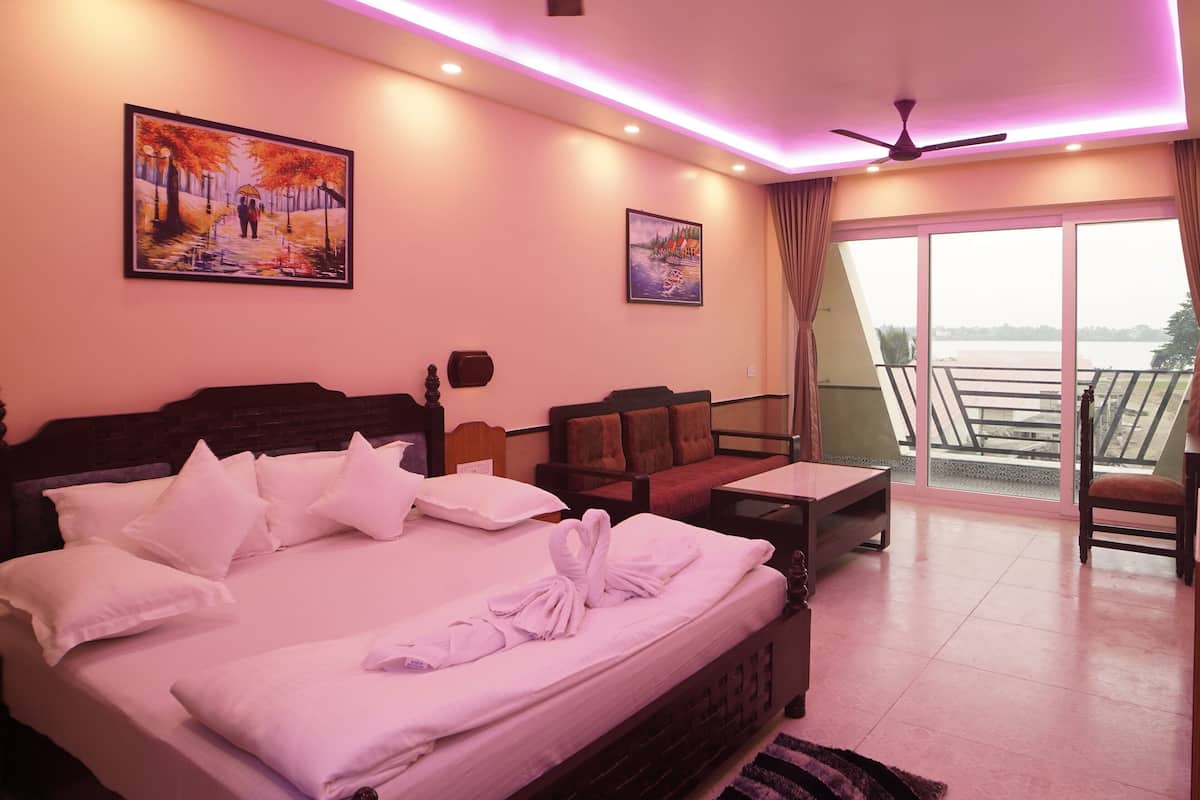 Deluxe Double Room, Balcony, River View | Hypo-allergenic bedding, minibar, desk, laptop workspace