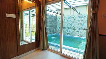 Private pool