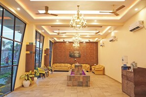 Lobby lounge