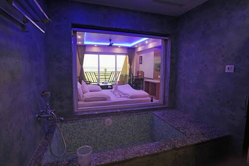 Deluxe-Doppelzimmer, Balkon, Flussblick | Badezimmer