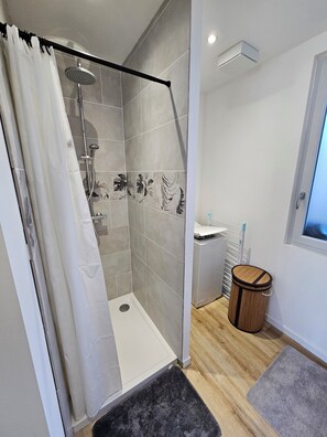 Haartrockner, Seife, Toilettenpapier