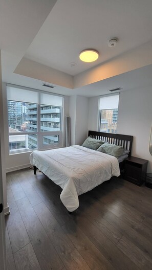 2 habitaciones, tabla de planchar con plancha, wifi y ropa de cama