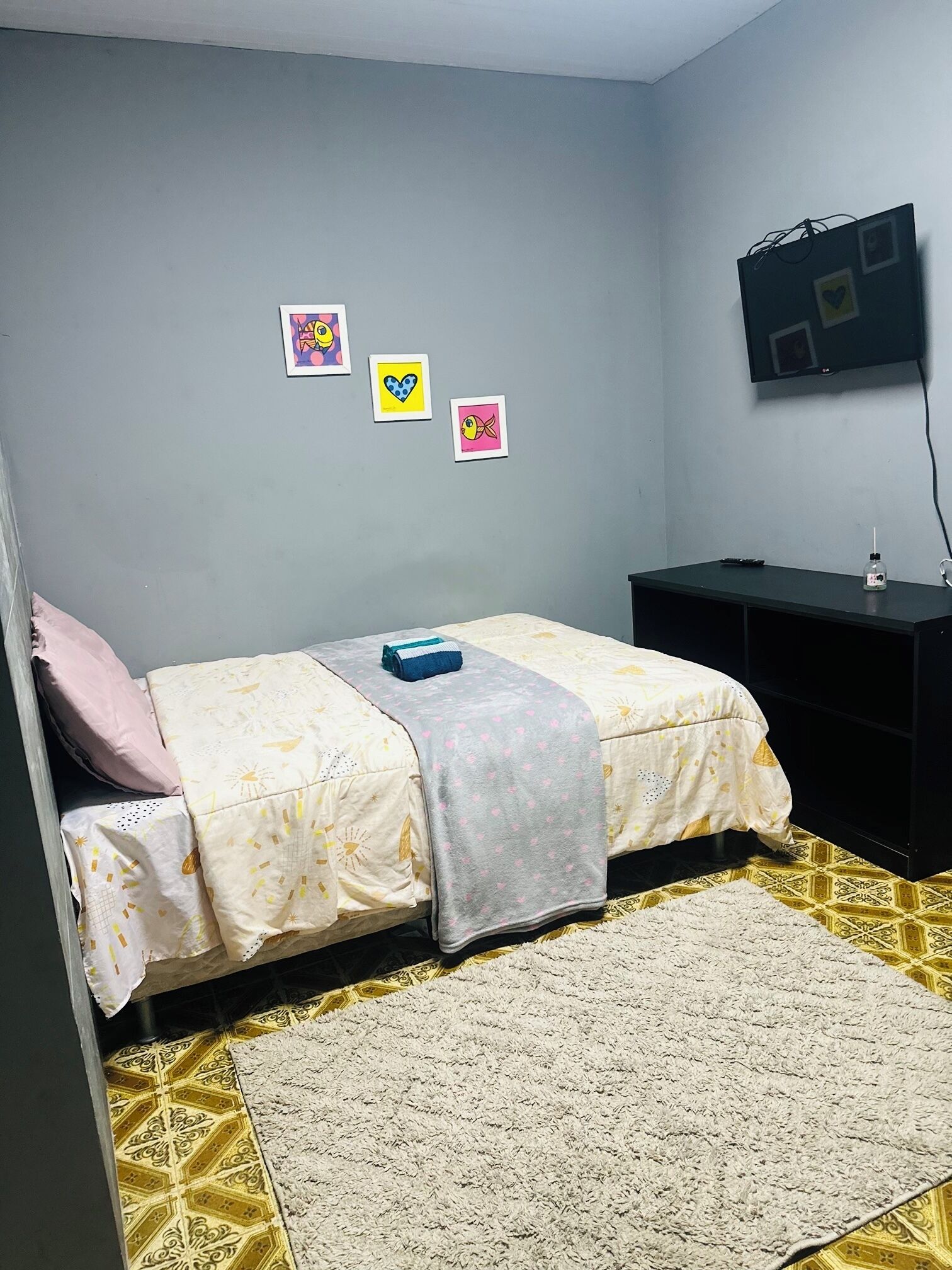 1 quarto, Wi-Fi de cortesia, roupa de cama