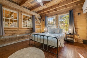 5 bedrooms, desk, iron/ironing board, free WiFi