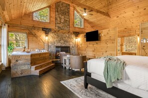 5 bedrooms, desk, iron/ironing board, free WiFi