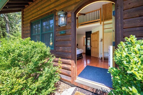 Cozy Nights Near Bay Sunsets | Quiet Pine Suite