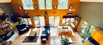 TreeTop Lodge Trailside With Heated Garage