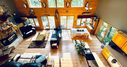 TreeTop Lodge Trailside With Heated Garage