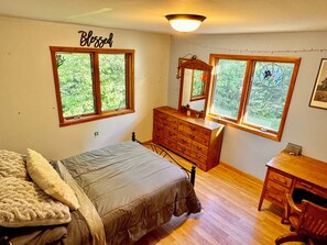 3 Schlafzimmer, Schreibtisch, Bügeleisen/Bügelbrett, WLAN