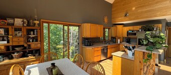 Private 3bdrm Home 1/4 mile from Vermilion w/ Sauna/Log Bar/Attached Garage