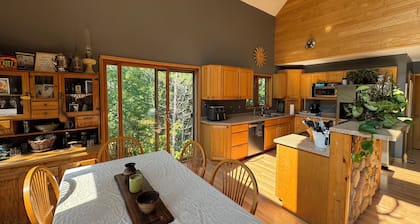 Private 3bdrm Home 1/4 mile from Vermilion w/ Sauna/Log Bar/Attached Garage