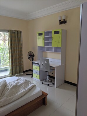 3 chambres, fer et planche à repasser, Wi-Fi, draps fournis