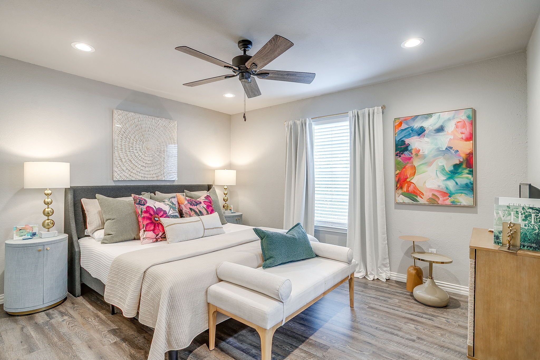 3 slaapkamers, een strijkplank/strijkijzer, gratis wifi, beddengoed