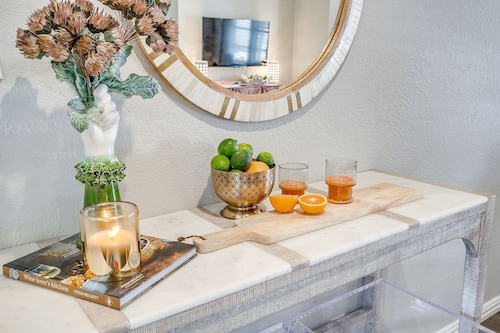 Fort Worth Getaway! Near The Stockyards, Downtown & All The Fun!