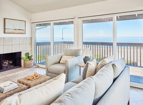 Blue Horizon, Watch the sunset from this 3-bedroom Carlsbad condo