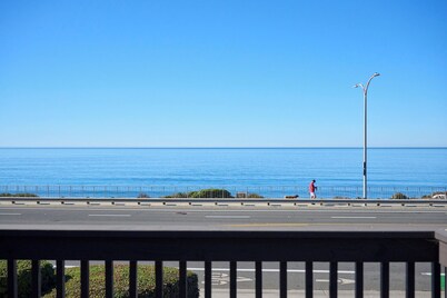 Blue Horizon, Watch the sunset from this 3-bedroom Carlsbad condo