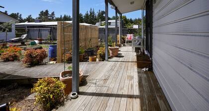 The Bach at Old Broadway - Waikuku Beach Retreat