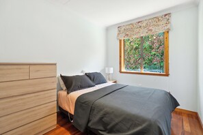 3 bedrooms, iron/ironing board, WiFi