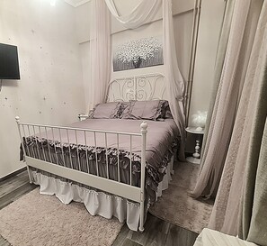 1 bedroom, desk, iron/ironing board, free WiFi - Cozy apartment next to tram and metro station, 1500 meters from Acropolis (Athina)