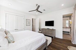 5 habitaciones, tabla de planchar con plancha, cuna de viaje y internet 