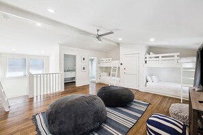 5 bedrooms, iron/ironing board, travel cot, Internet