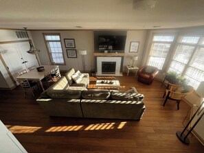 Smart TV, fireplace