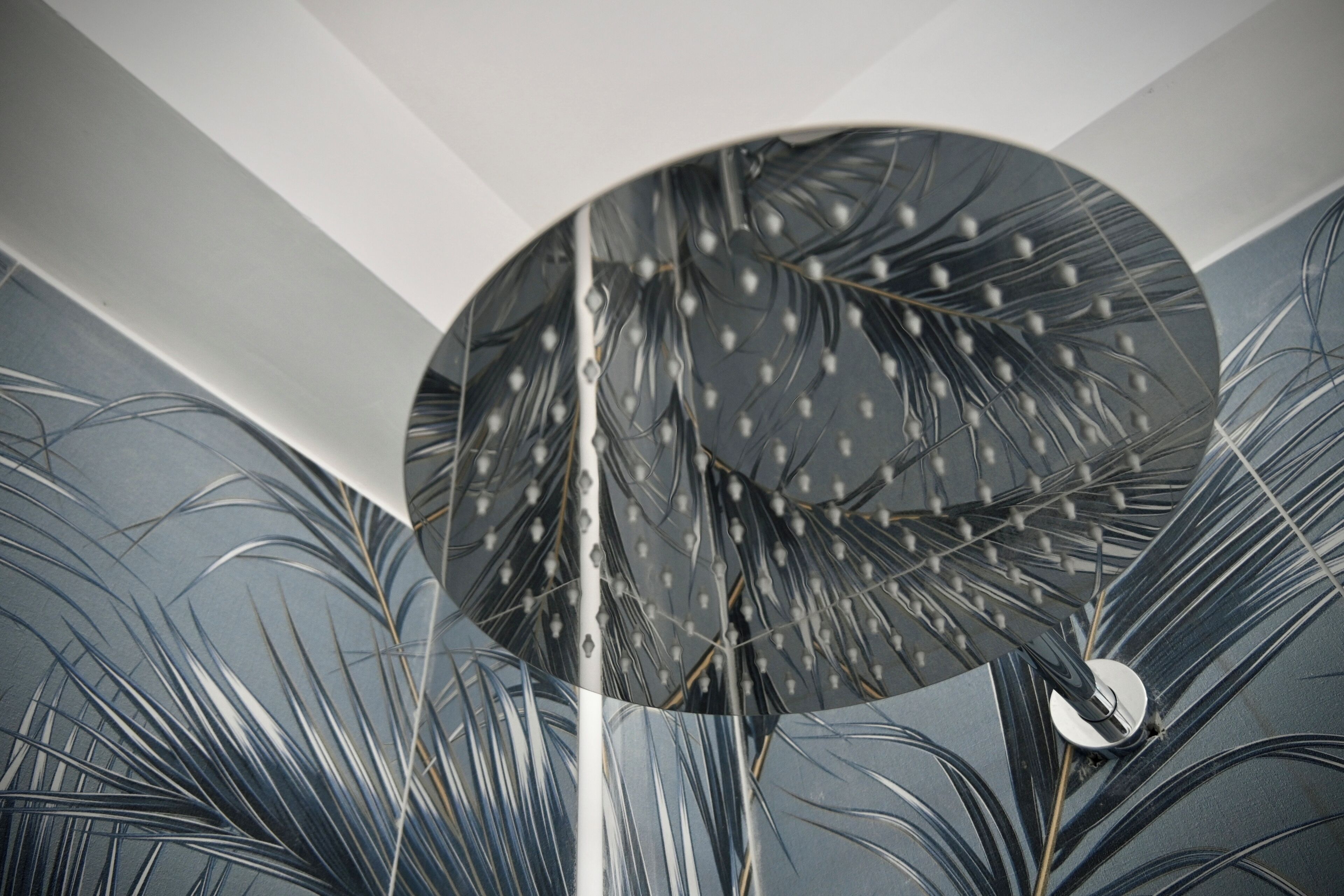 A circular mirror with a leaf pattern.