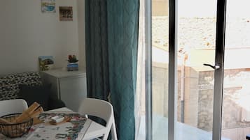 Superior-Zimmer, Stadtblick, Meerseite | Wohnbereich