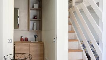 Chambre Familiale, vue mer, rez-de-chaussée | Coin séjour