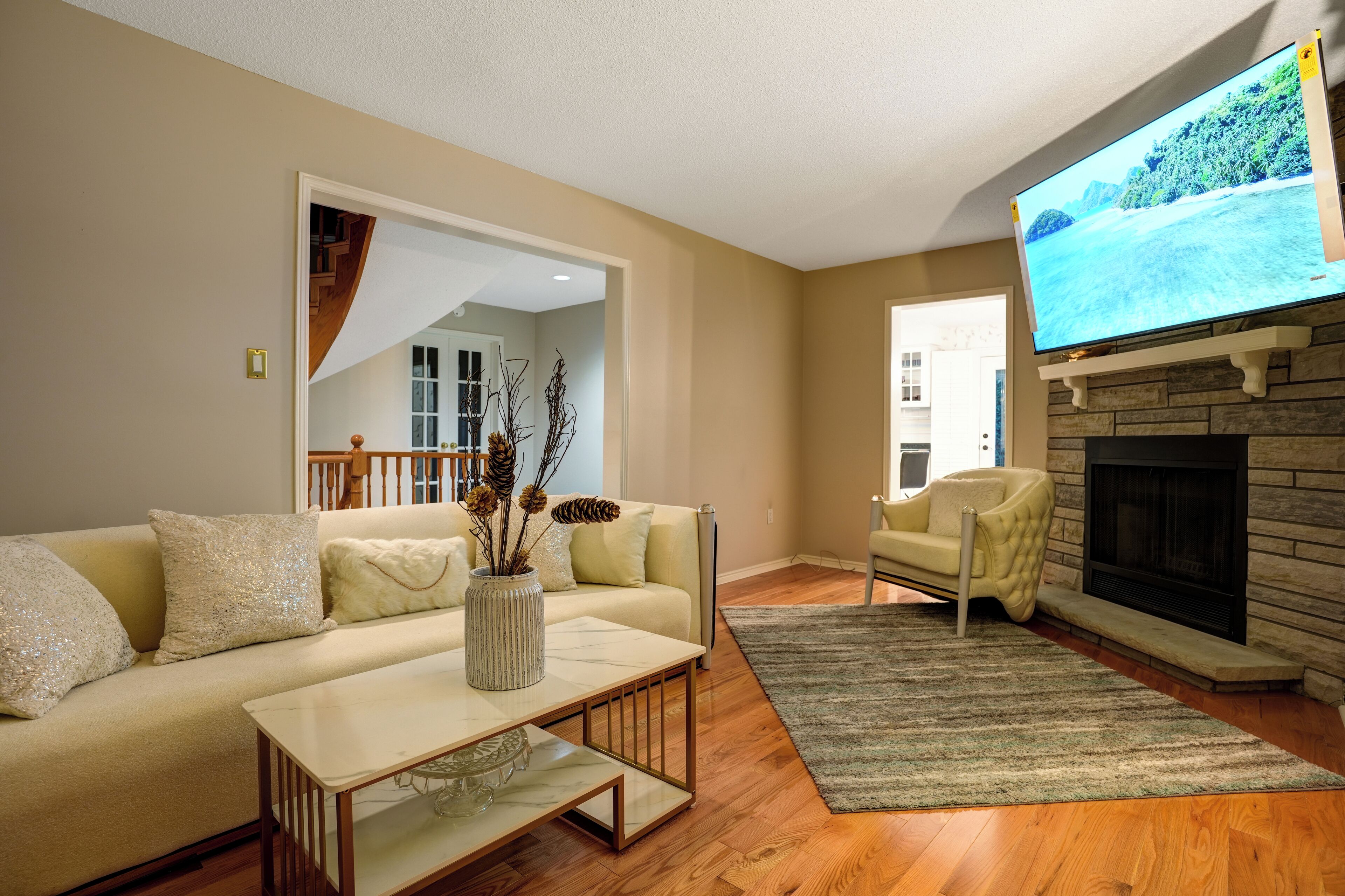 Smart TV, fireplace, table tennis