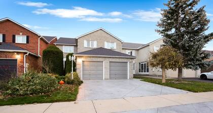 Sleek; 4 bedroom, two story with basement and Ping pong table in Thornhill