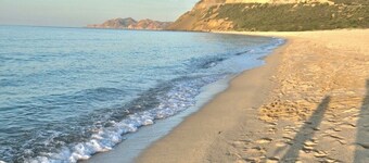 Vacation home in residence with swimming pool, near Lozari beach