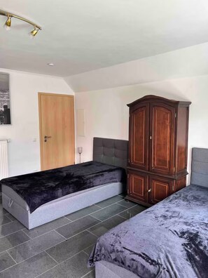 2 bedrooms, WiFi, bed sheets
