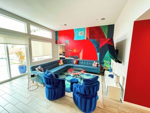 Smart TV, video games - Desert Picasso - Pool, Spa, Games and Mountain Views in quiet Desert Hot Springs (Desert Hot Springs)