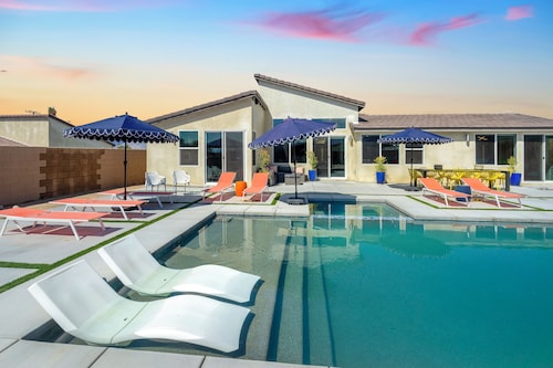 Desert Picasso - Pool, Spa, Games and Mountain Views in quiet Desert Hot Springs